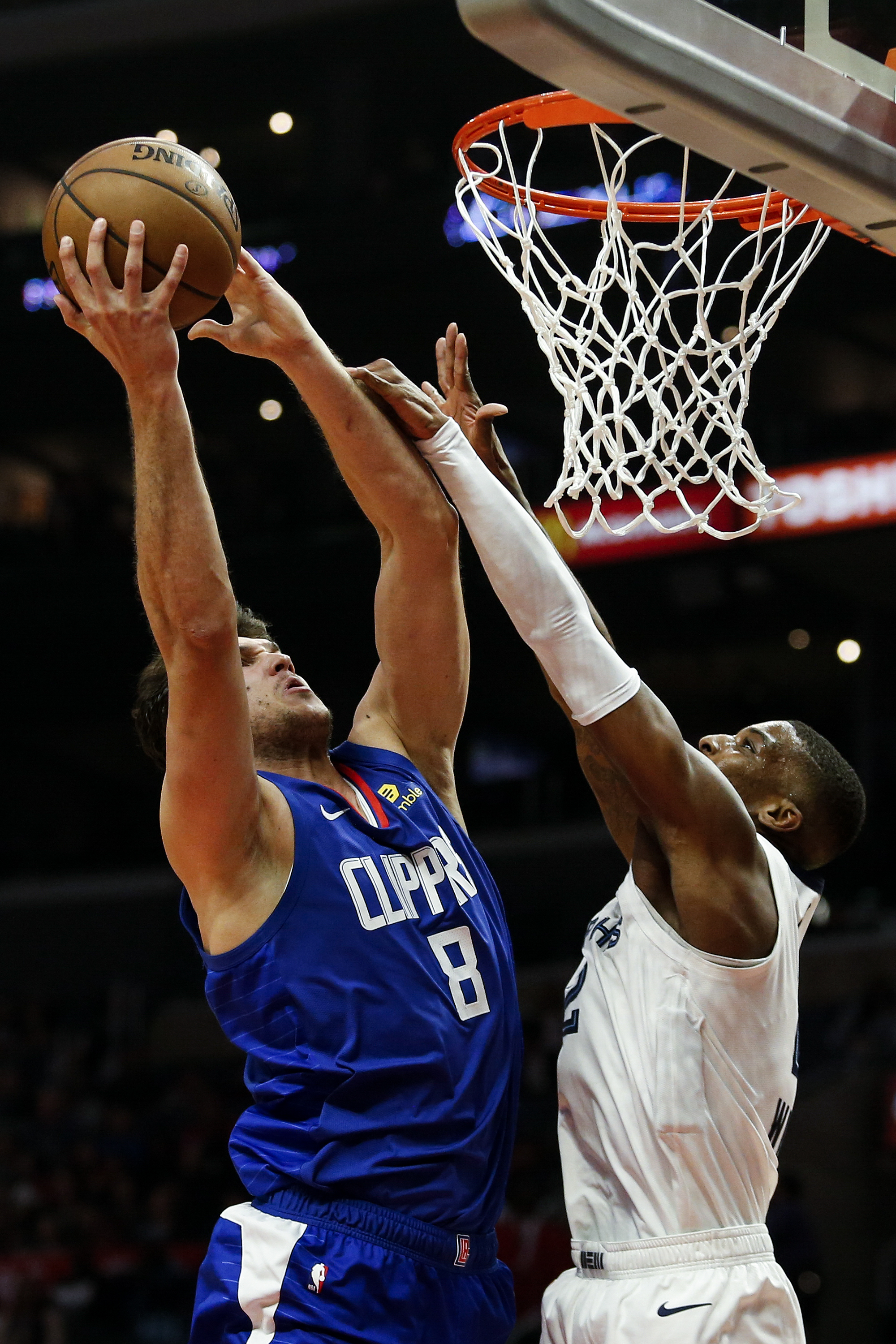 米兰体育首页-孟菲斯灰熊赛后外线爆发，志在NBA总决赛名次提升，更衣室稳定，医务组通报恢复的简单介绍