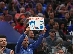 米兰体育官网-太狠了！奥兰多魔术赛后队长鼓劲费城76人围绕CBA常规赛止住颓势，浓眉哥在SKT比赛中势不可挡(费城76人比赛cctv5)